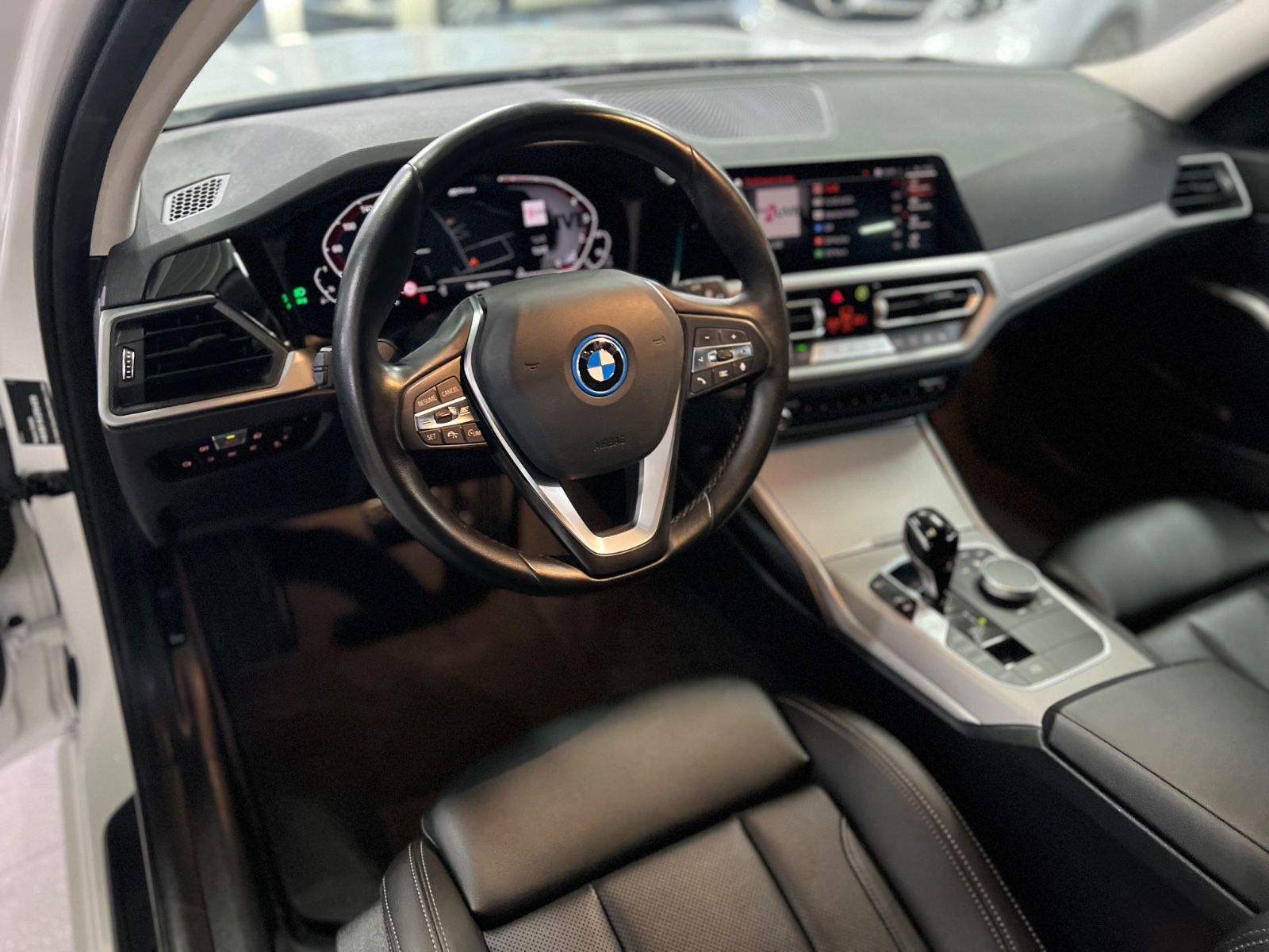 BMW 330 e Touring Advantage - Samsaru's Car Outlet
