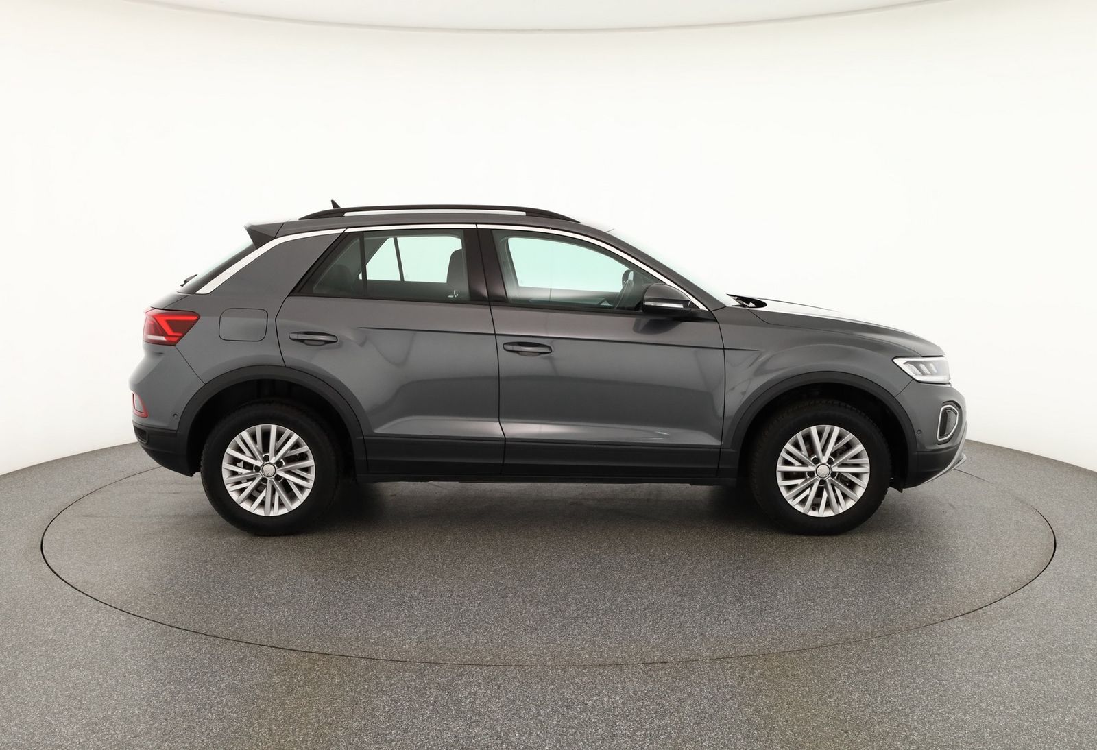 Volkswagen T-Roc 1.5 TSI DSG - Samsaru's Car Outlet