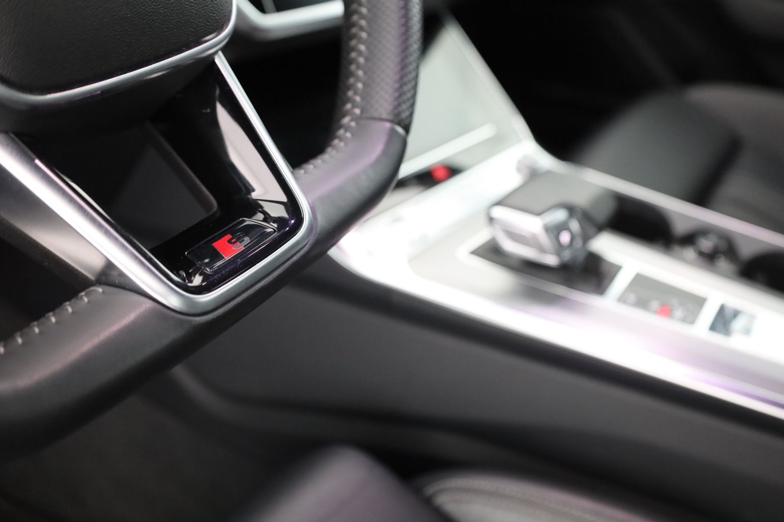 Audi A6 Avant 40 TDI quattro S line - Samsaru's Car Outlet