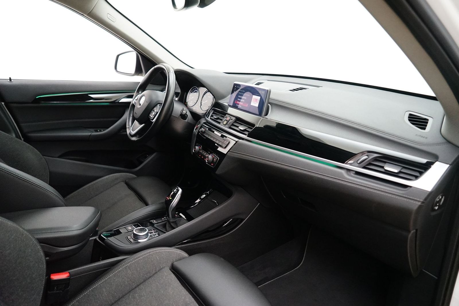BMW X1 xDrive18d Sport Line - Samsaru's Car Outlet
