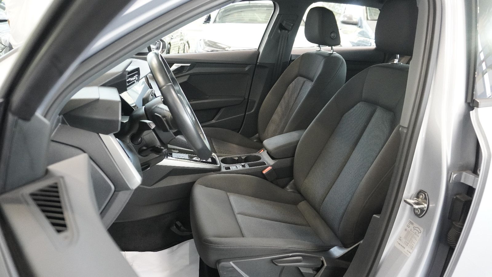 Audi A3 Sportback 30 TFSI advanced - Samsaru's Car Outlet