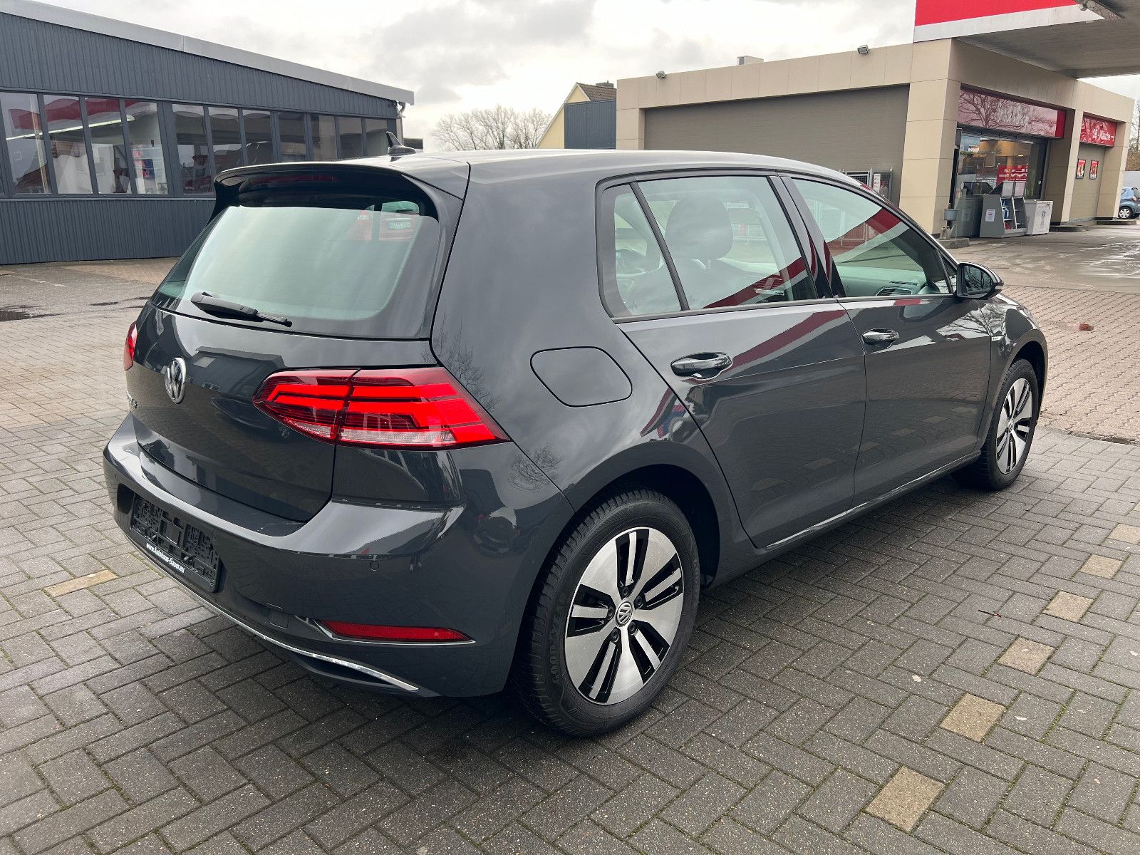 Volkswagen Golf VII e-Golf - Samsaru's Car Outlet