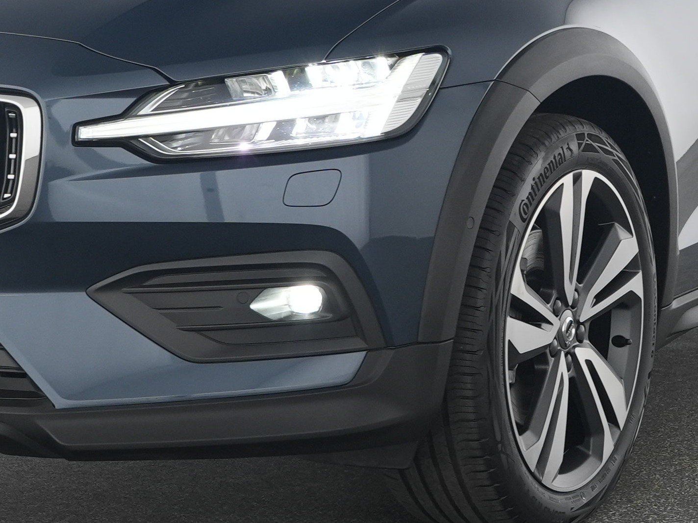 Volvo V60 CC B4 AWD Plus SONDERFINANZIERUNG 1,99%*