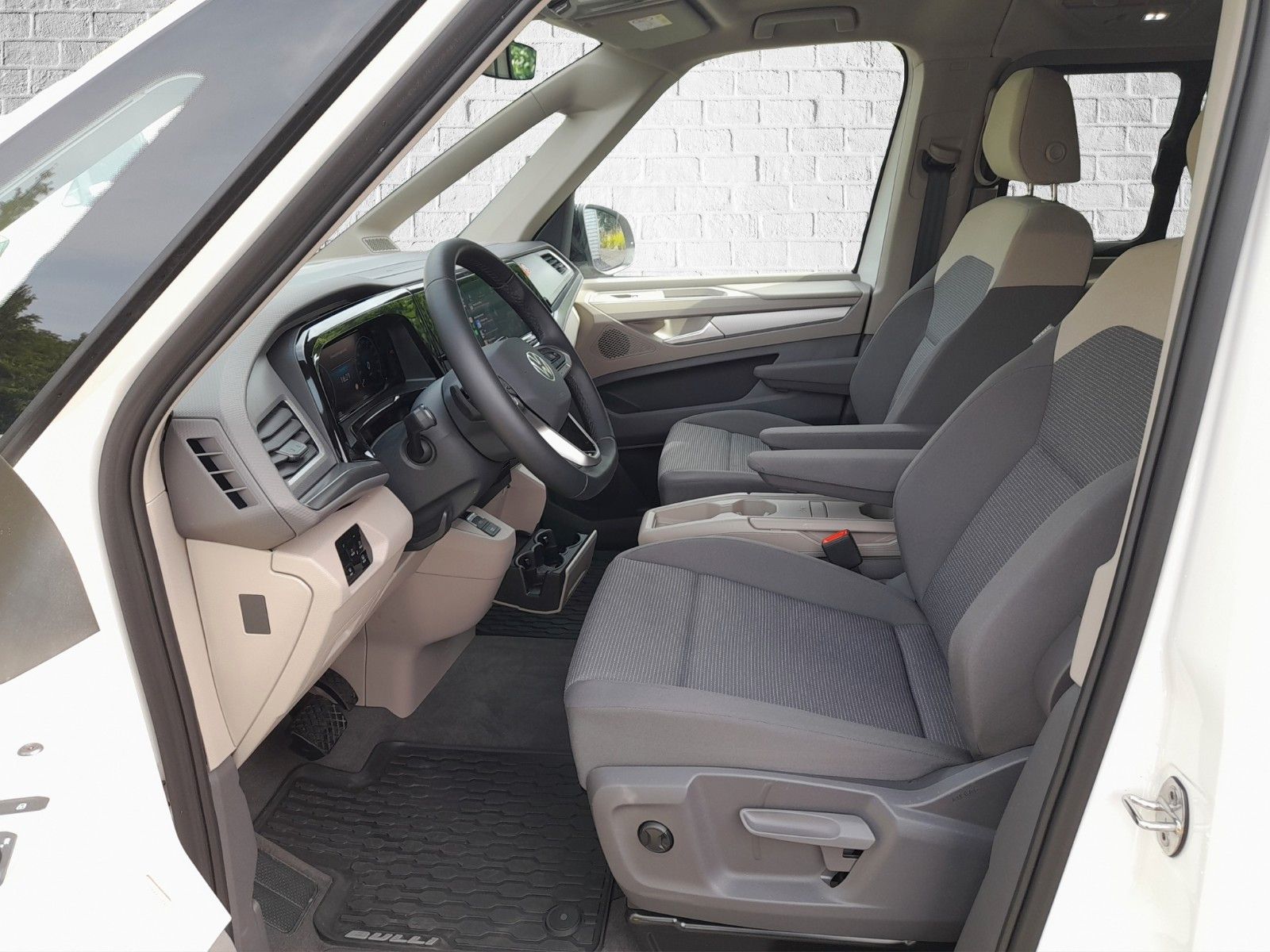 Volkswagen Multivan T7 2.0 TDI - Samsaru's Car Outlet