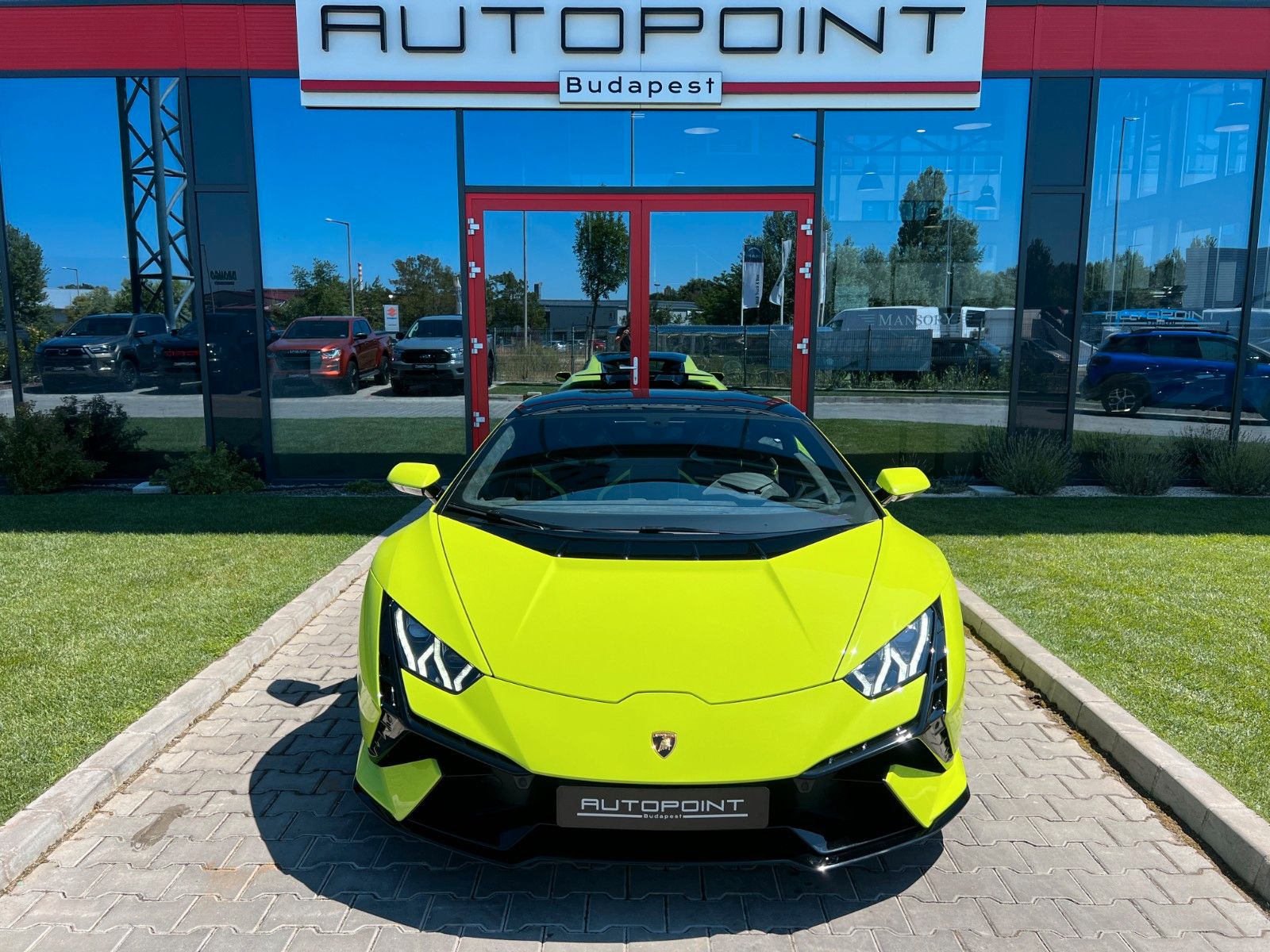 Lamborghini Huracán Tecnica - Samsaru's Car Outlet