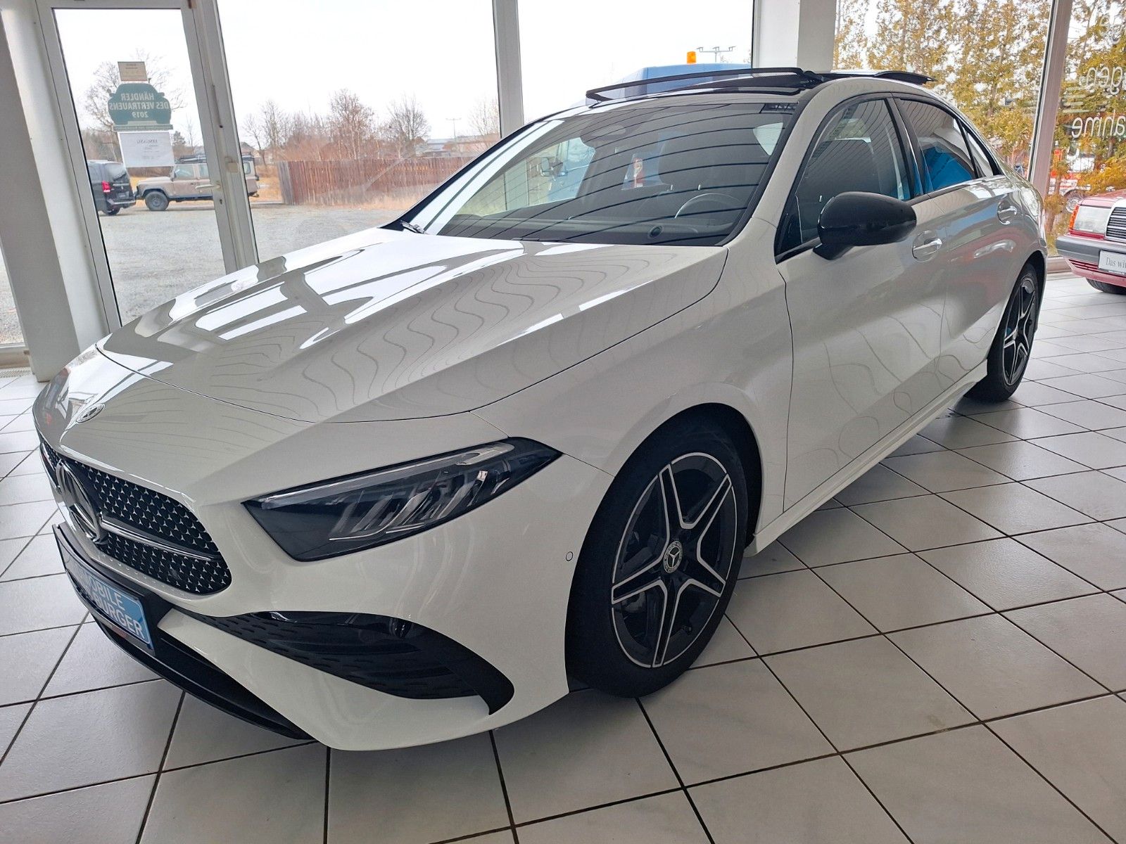 Mercedes-Benz A 180 Limousine AMG Line - Samsaru's Car Outlet