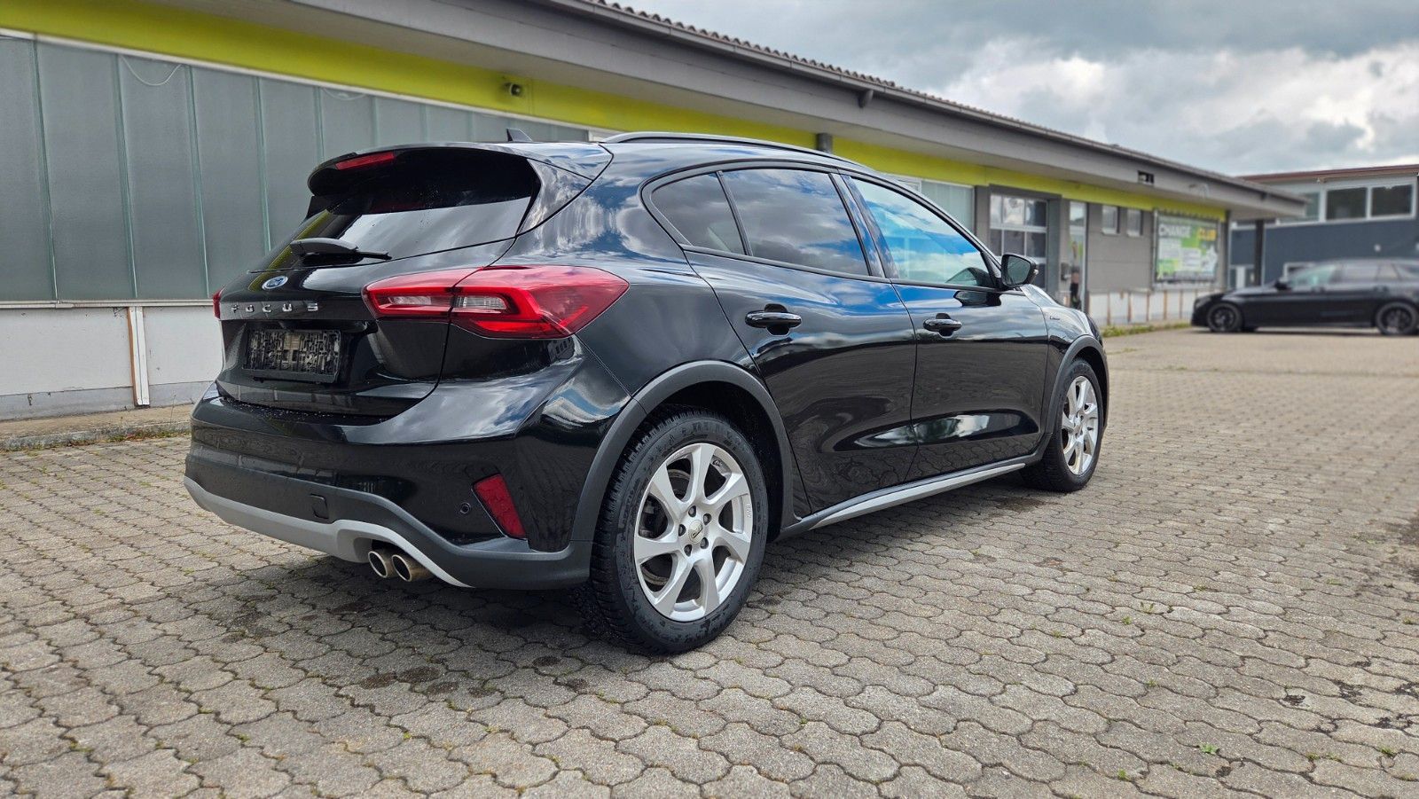 Ford Focus Lim. Active X 1. Hand 8fach bereift