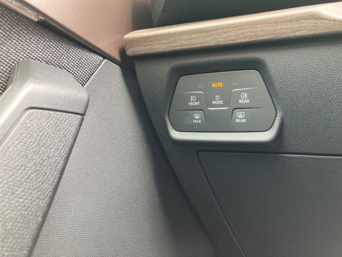 Seat Leon SPORTSTOURER XCELLENCE 1.5 eTSI DSG PANO