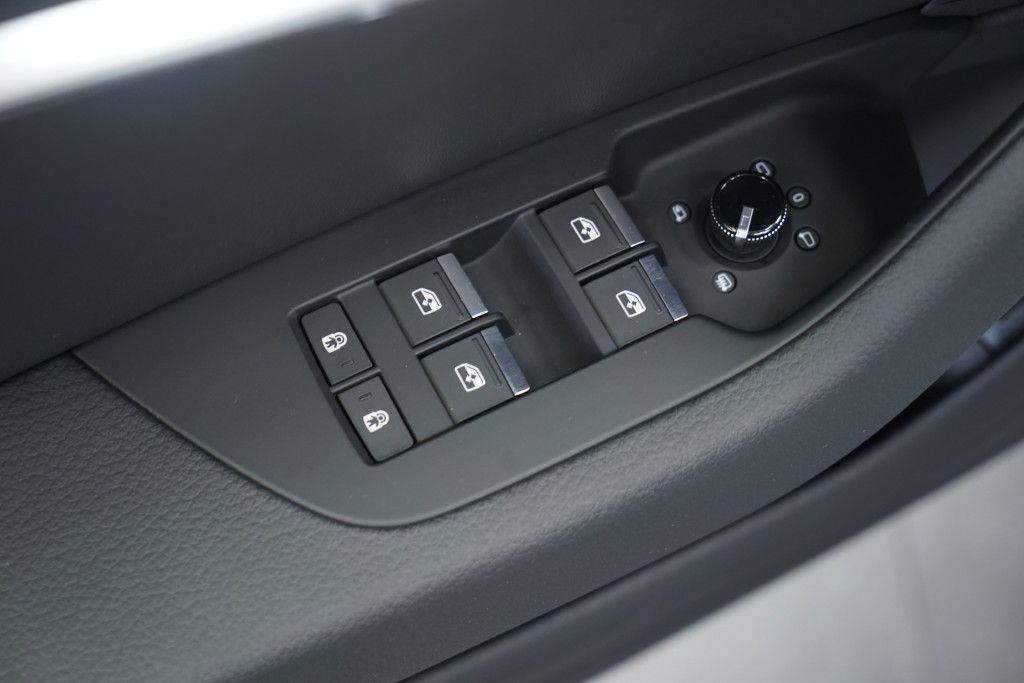 Audi A6 Avant 40 TDI q. S line - Samsaru's Car Outlet