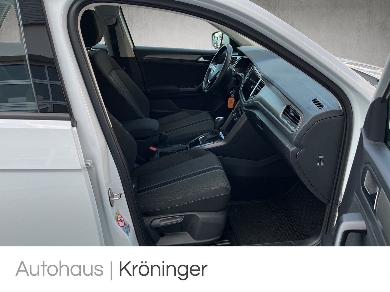 Volkswagen T-Roc 1.5 TSI DSG Style - Samsaru's Car Outlet