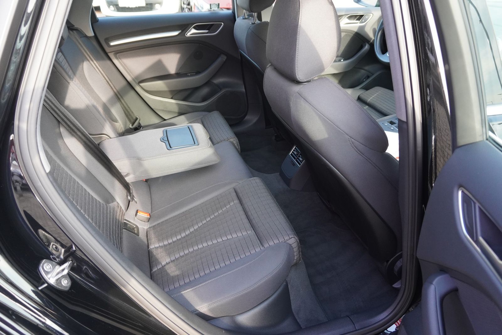 Audi A3 Sportback 40 e-tron sport S-Tronic - Samsaru's Car Outlet
