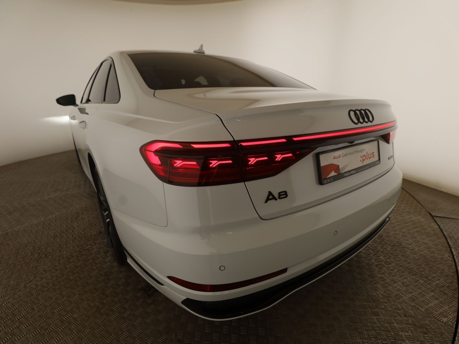 Audi A8 50 TDI quattro S line Pano+AHK+RFK+StandH+LUF