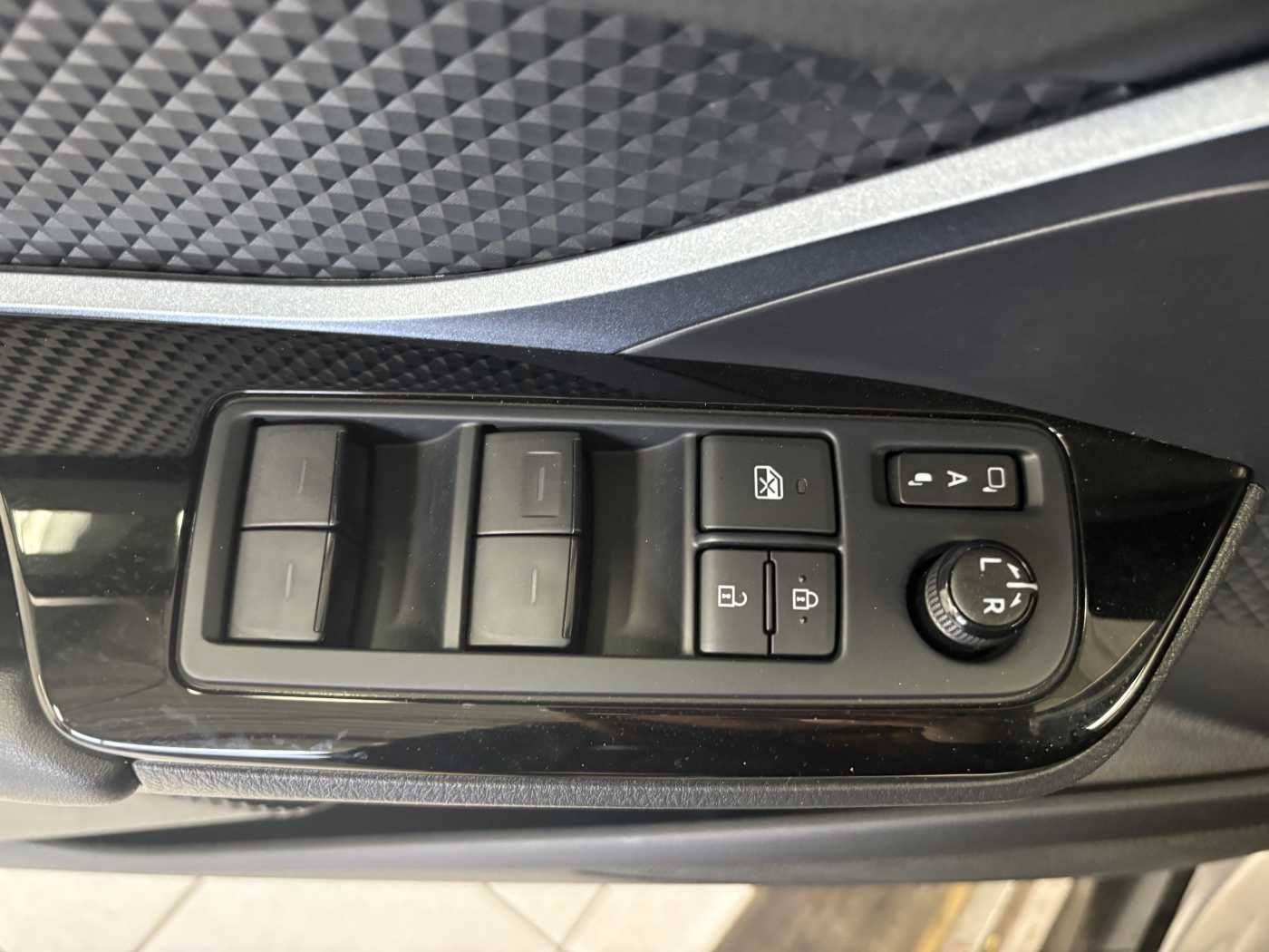 Toyota C-HR Hybrid - Samsaru's Car Outlet