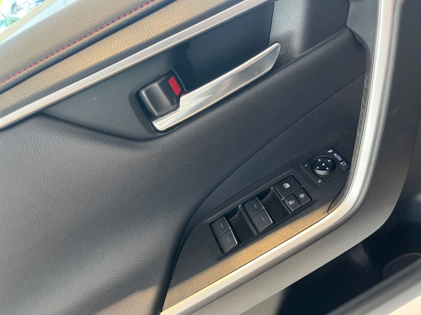 Toyota RAV 4 Plug-in-Hybrid - Samsaru's Car Outlet