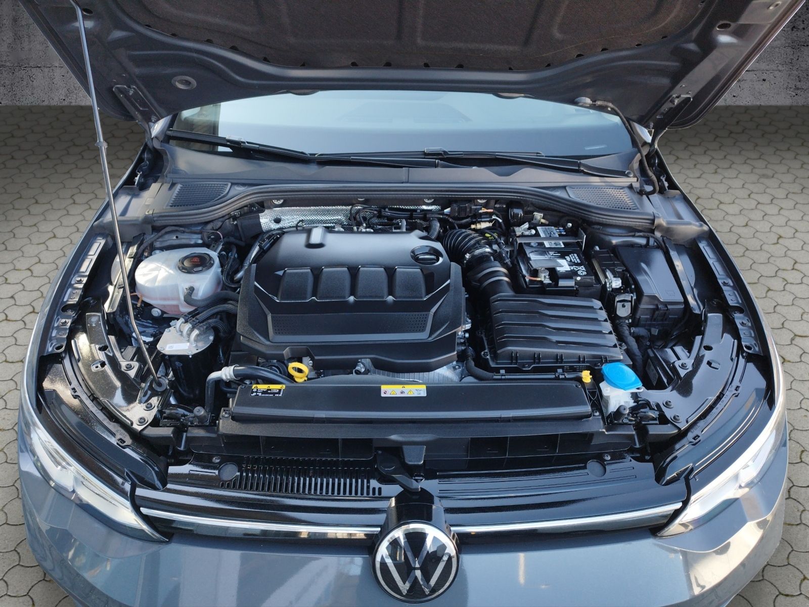 Volkswagen Golf VIII Variant Life 2.0 TDI DSG - Samsaru's Car Outlet
