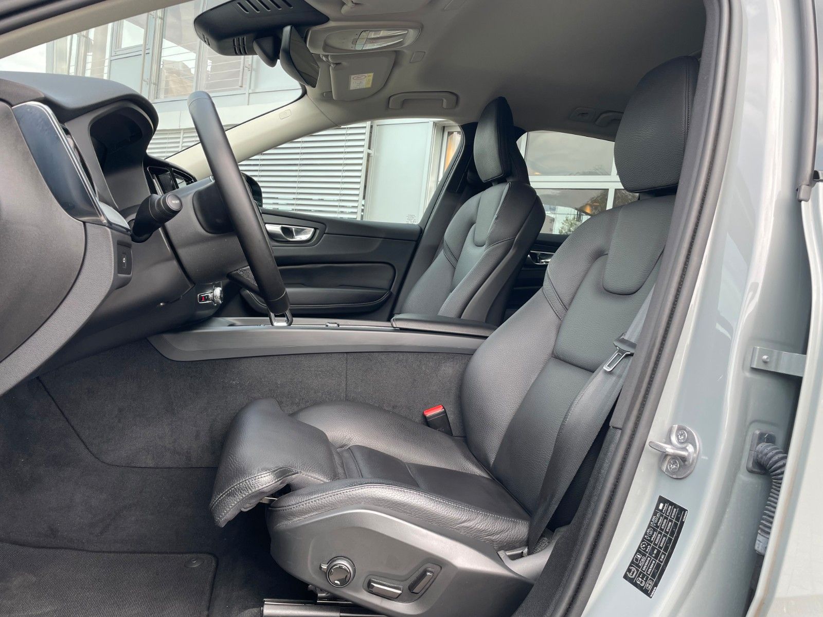 Volvo XC60 B5 AWD PLUS DARK-360-BLIS-H/K-Pilot-VollLED