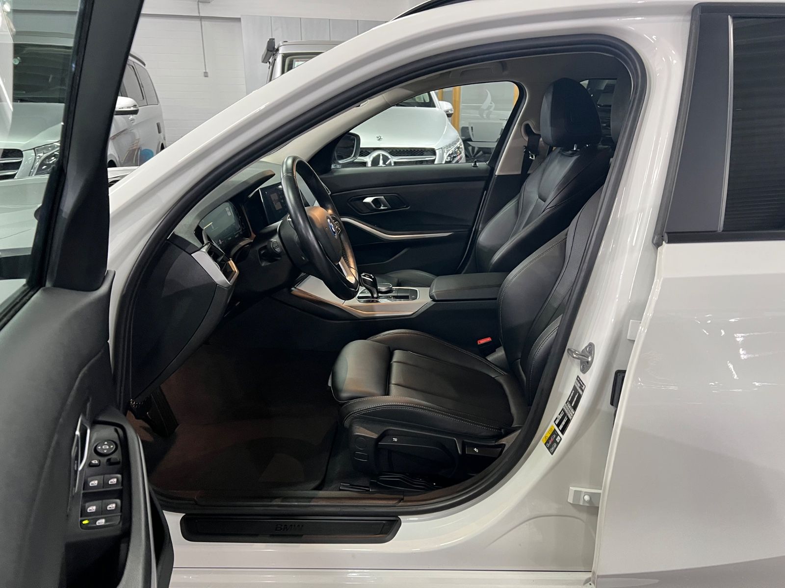 BMW 330 e Touring Advantage - Samsaru's Car Outlet