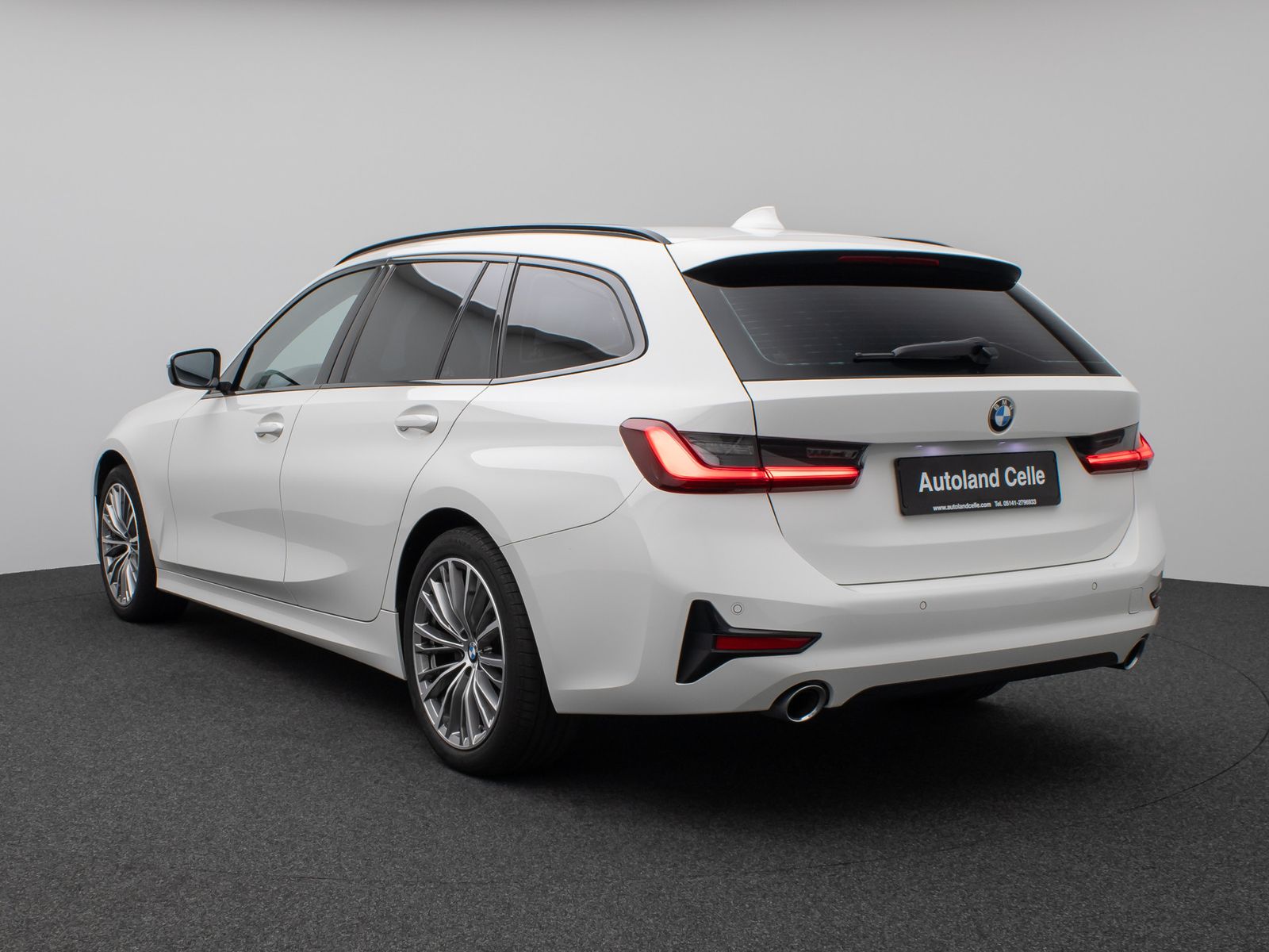 BMW 320d SportLine - Samsaru's Car Outlet