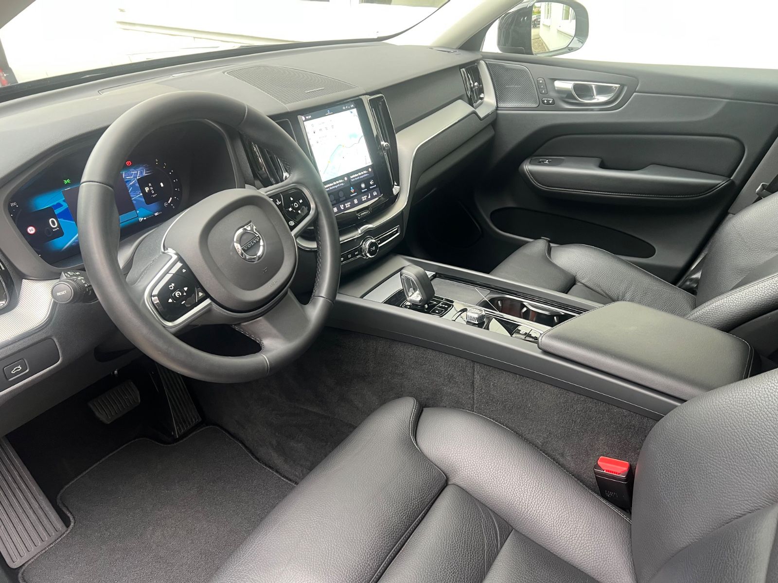 Volvo XC60 B4 Diesel AWD Plus Dark GARANTIE
