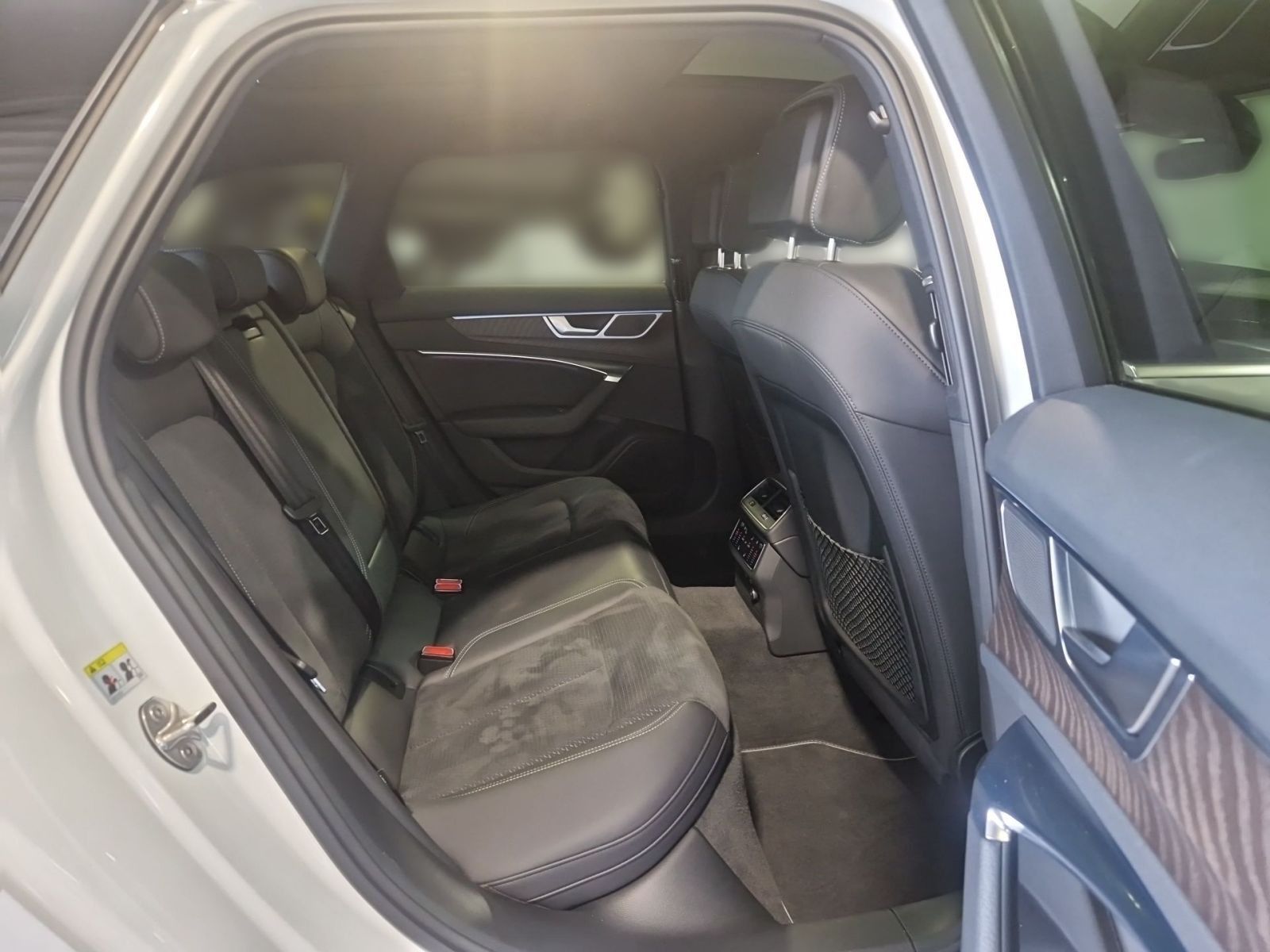 Audi A6 Avant 45 TFSI quattro S line - Samsaru's Car Outlet
