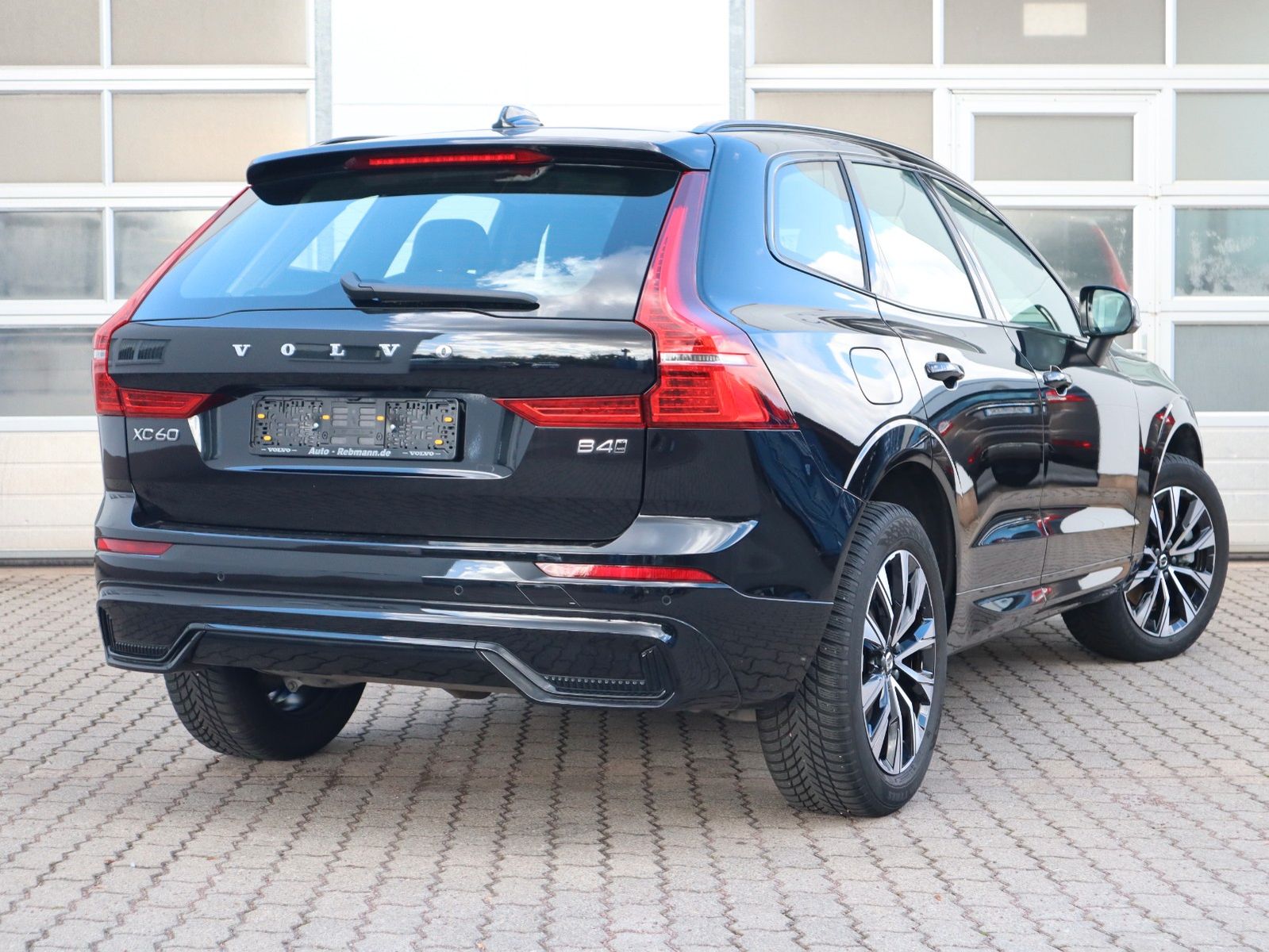 Volvo XC60 B4 Plus Dark AWD