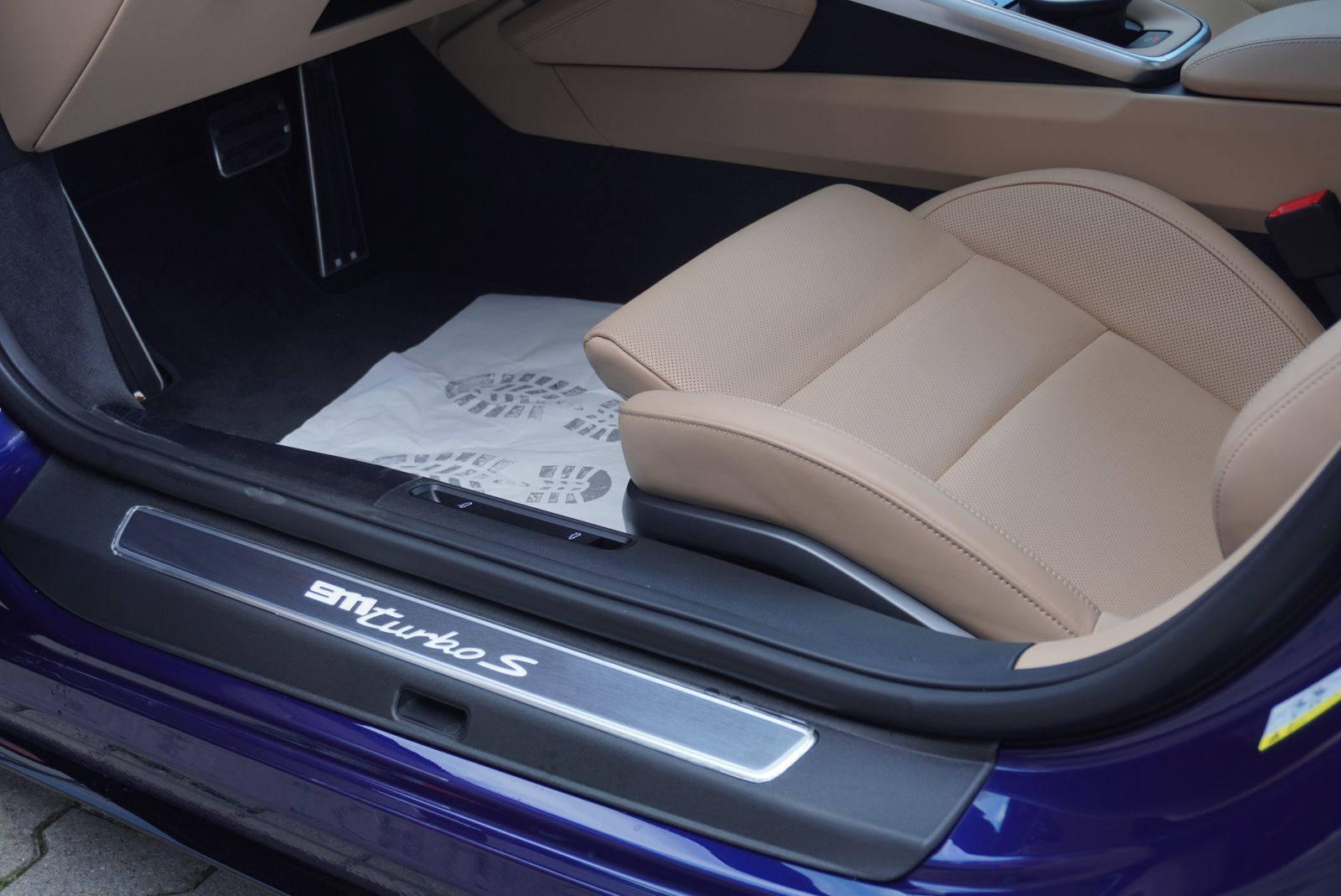Porsche 992 Turbo S Sport Design - Samsaru's Car Outlet