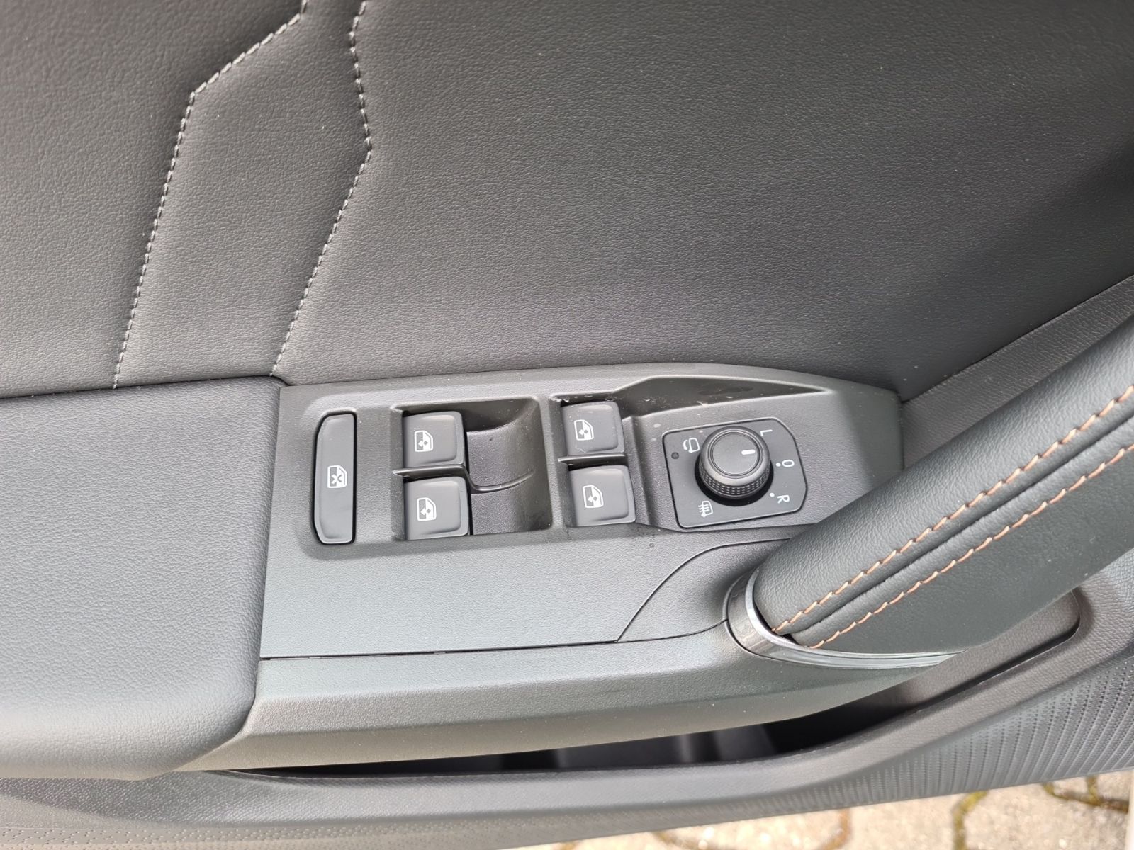 Cupra Leon 1.5 eTSI DSG - Samsaru's Car Outlet