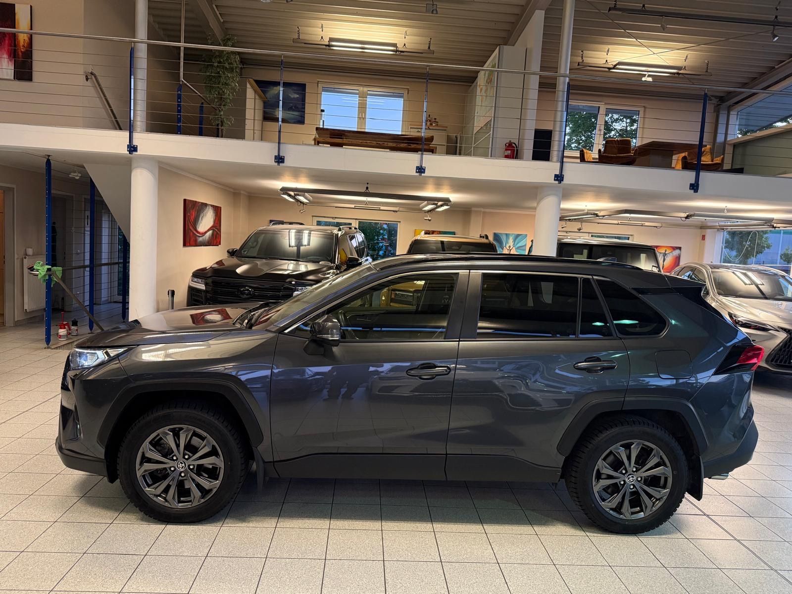Toyota RAV 4 HYBRID 4x4 - Samsaru's Car Outlet