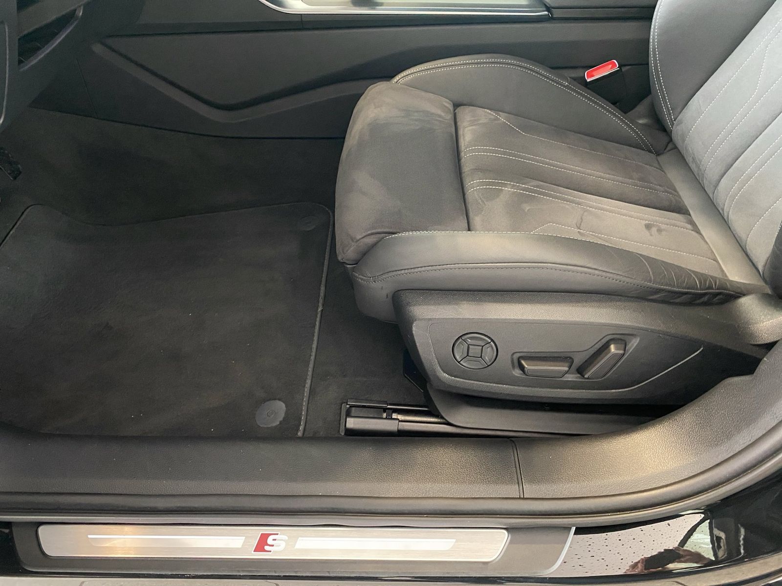 Audi A6 Avant S line (SHZ.Matrix-LED.PDC.AHK.NAVI.DAB