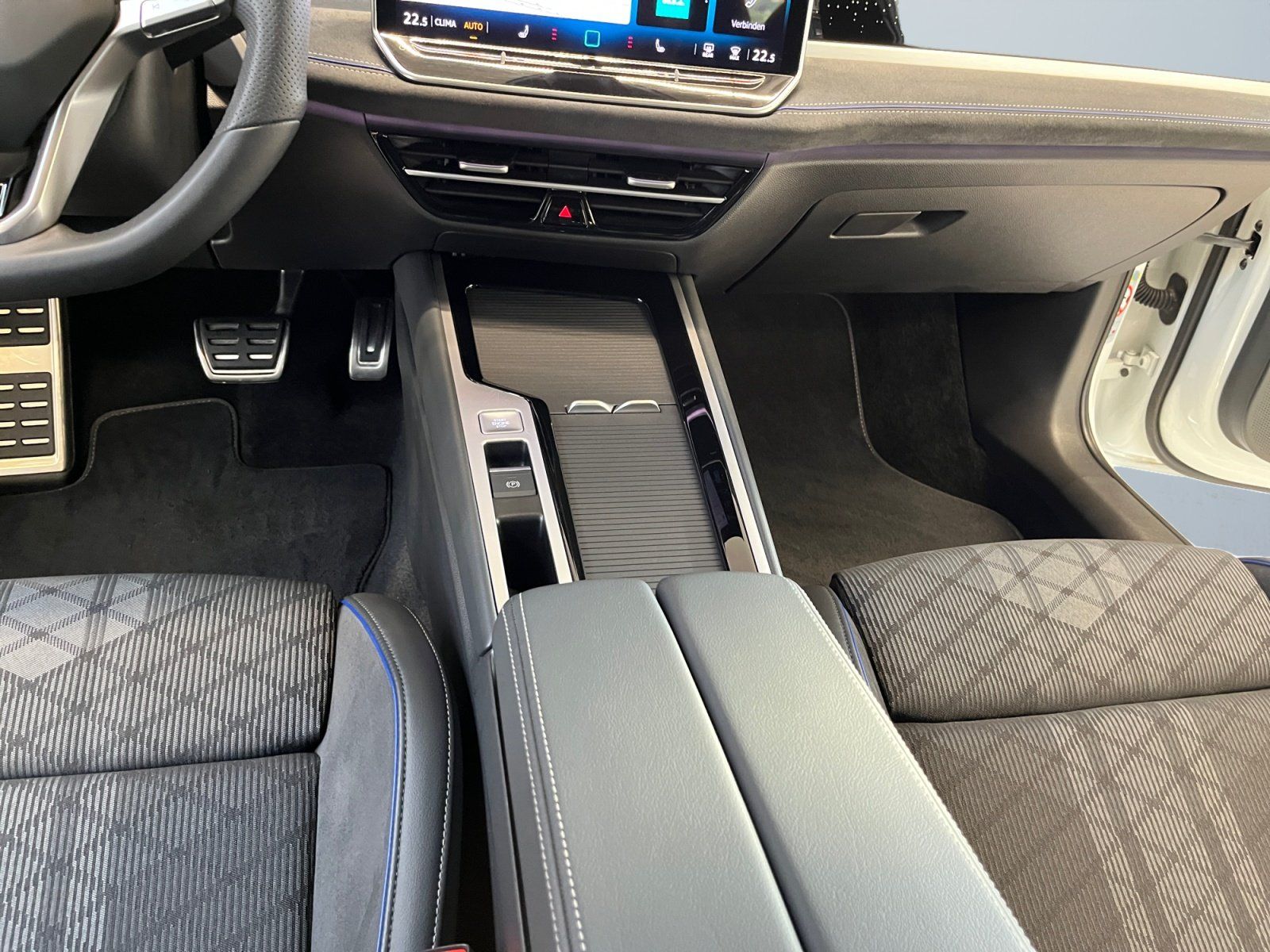 Volkswagen Passat Variant R-Line 2.0 TDI DSG 4Motion AHK DC