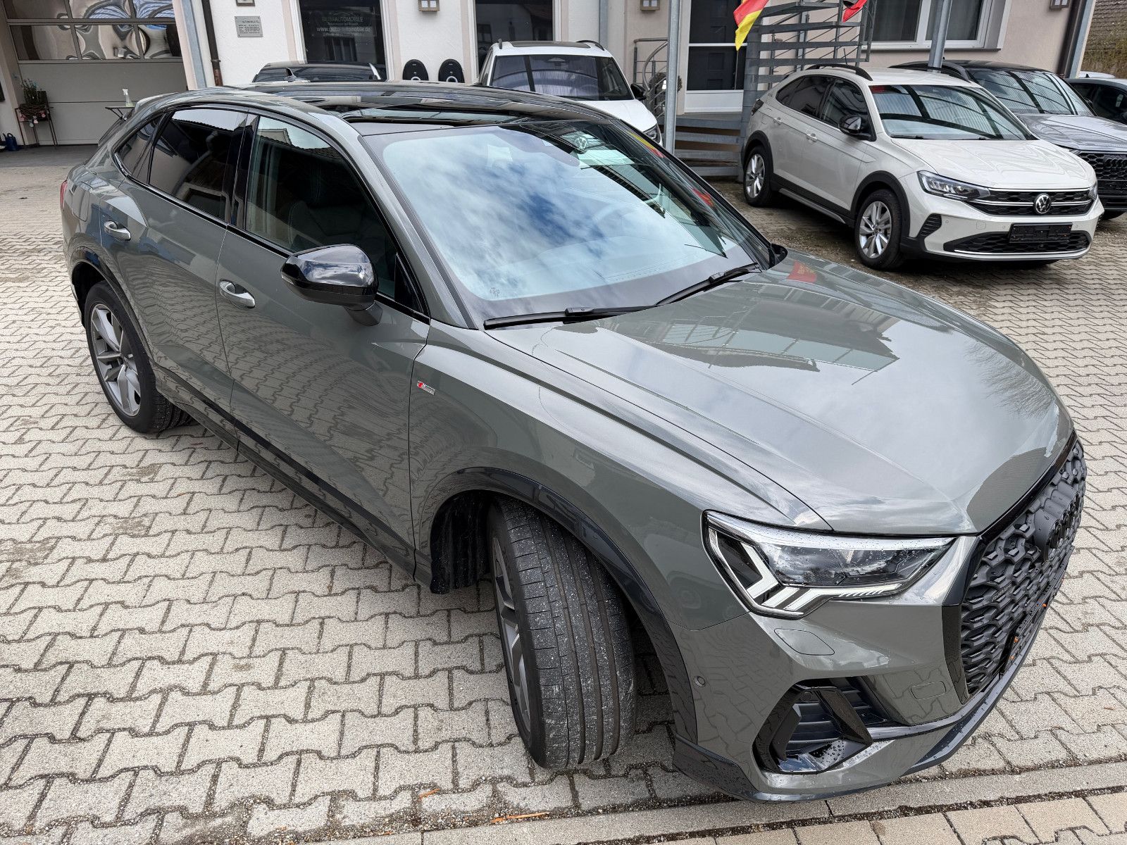 Audi Q3 Sportback 40 TFSI quattro S line, fast VOLL