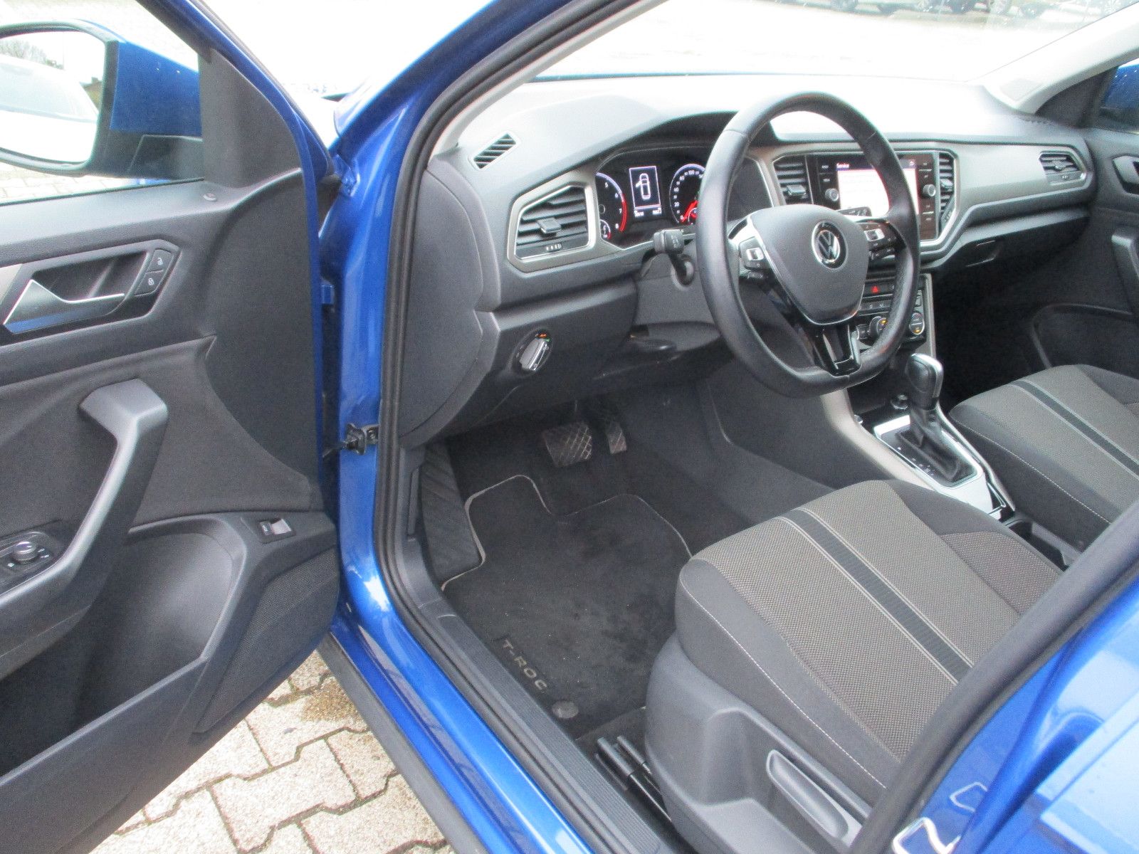 Volkswagen T-Roc Style DSG - Samsaru's Car Outlet