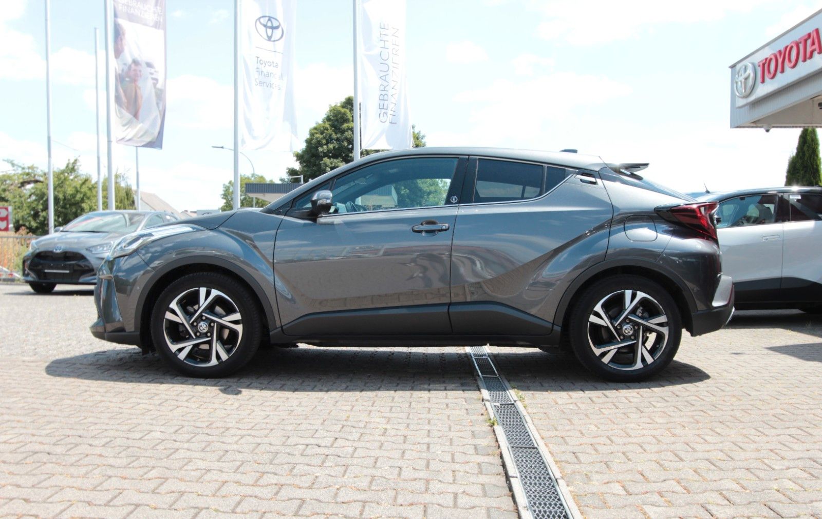 Toyota C-HR Hybrid Team - Samsaru's Car Outlet