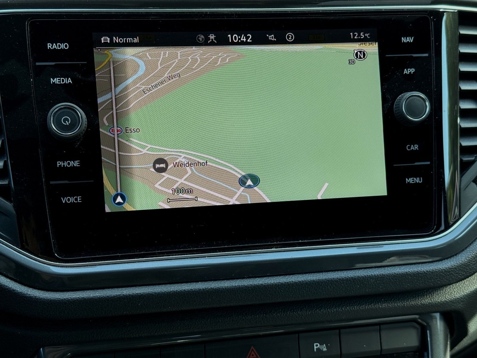 Volkswagen T-Roc 1.5 TSI DSG R-LINE - Samsaru's Car Outlet