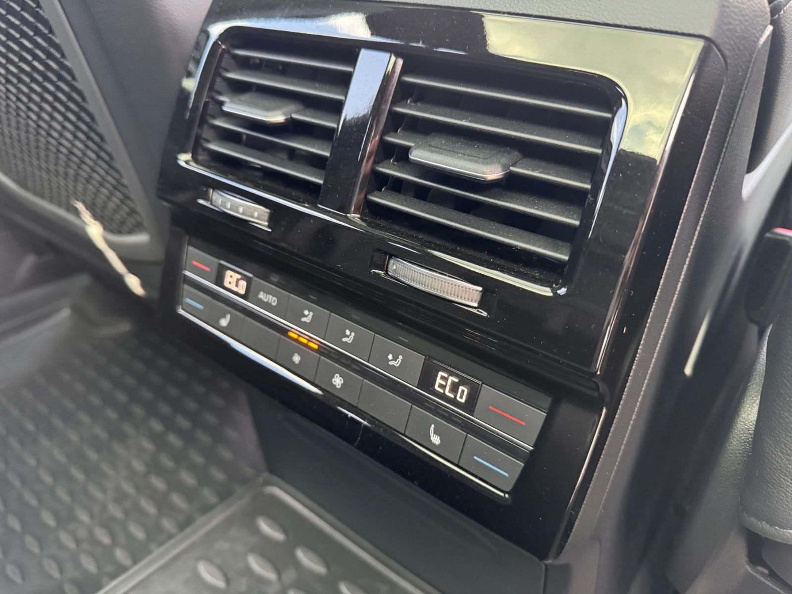 Volkswagen Touareg 3.0 TSI R-Line 4M Leder|NAV|AHK|HUD
