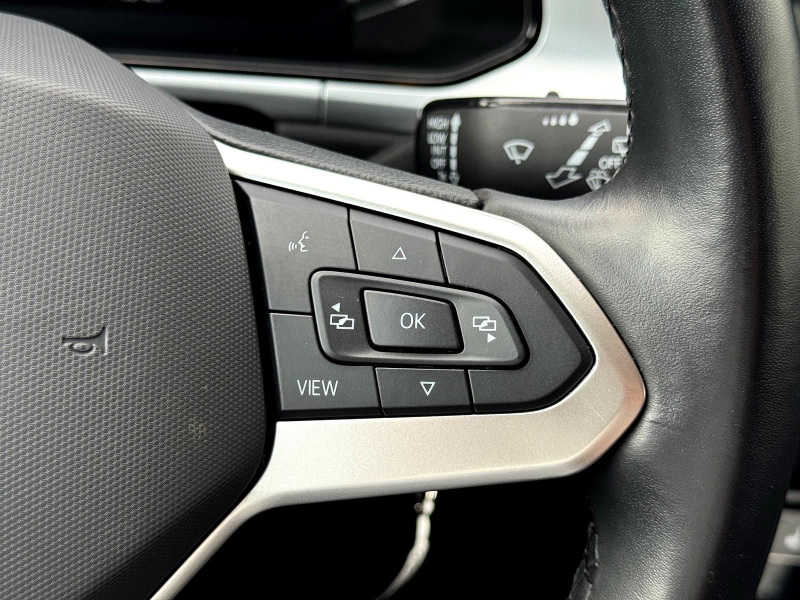 Volkswagen T-Roc Life 2.0 TDI - Samsaru's Car Outlet