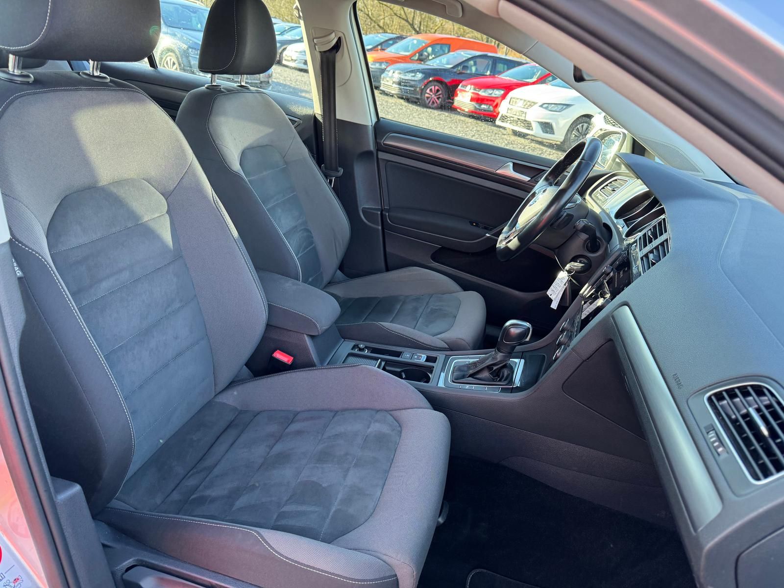 Volkswagen Golf VII Variant 2.0 TDI Comfortline - Samsaru's Car Outlet