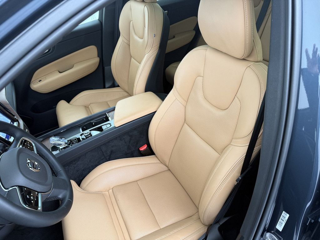 Volvo XC60 T6 Plus Dark Recharge Plug-In Hybrid AWD