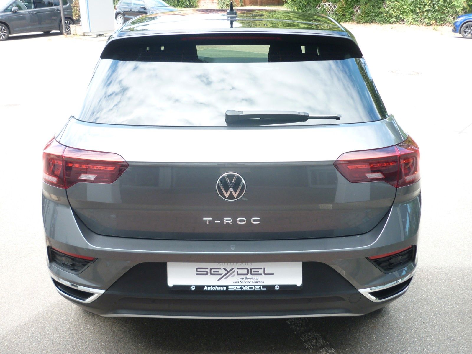 Volkswagen T-Roc 1.5 TSI Sport - Samsaru's Car Outlet