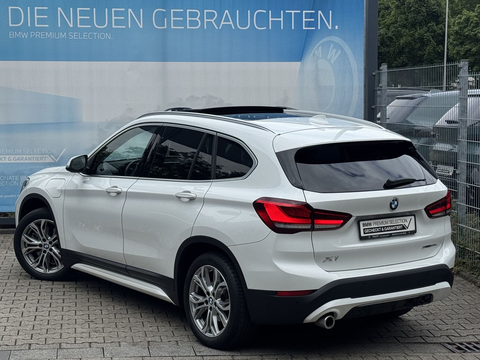 BMW X1 xDrive25e Sport Line - Samsaru's Car Outlet