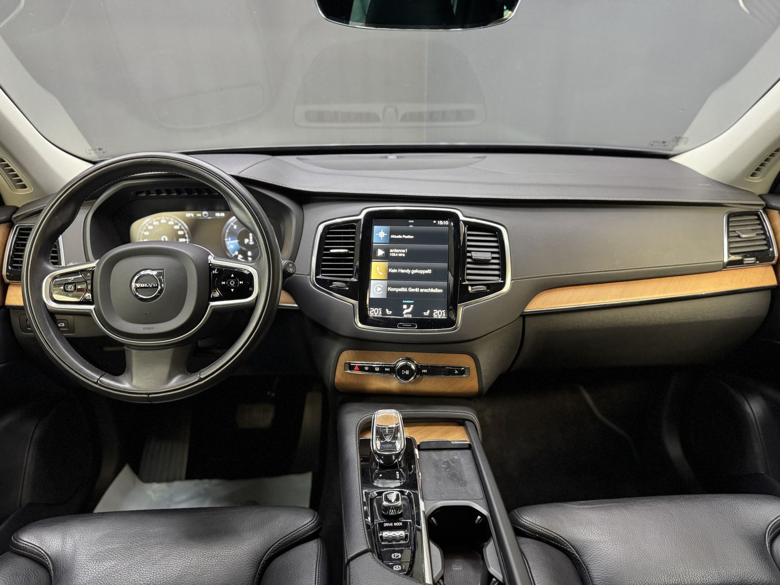 Volvo XC90 Inscription AWD - Samsaru's Car Outlet
