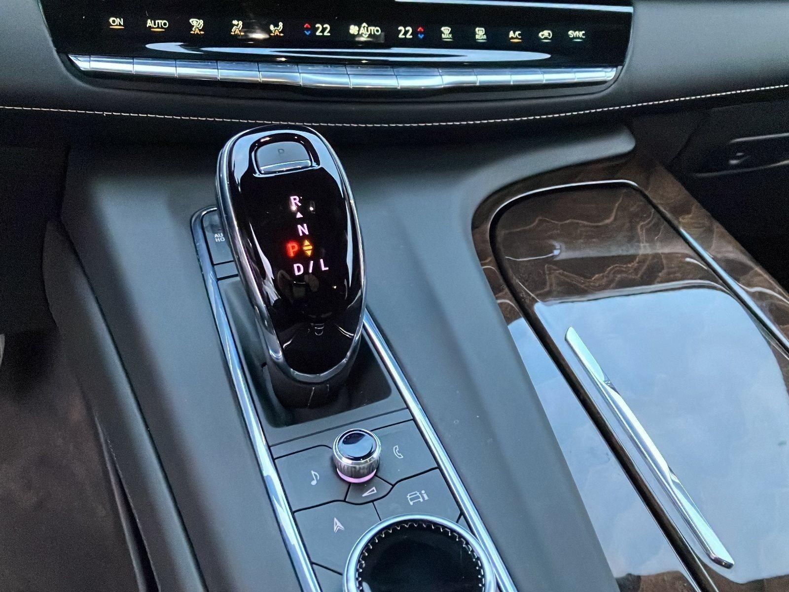 Cadillac Escalade Sport Platinum AWD *Voll*