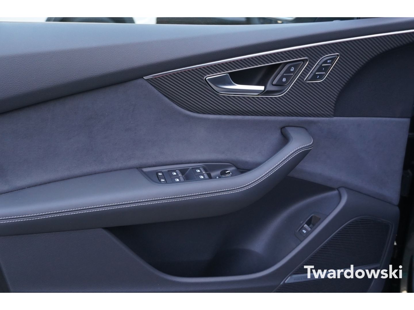 Audi Q8 S line Pano HUD Matrix 23'' B&O AHK 360°