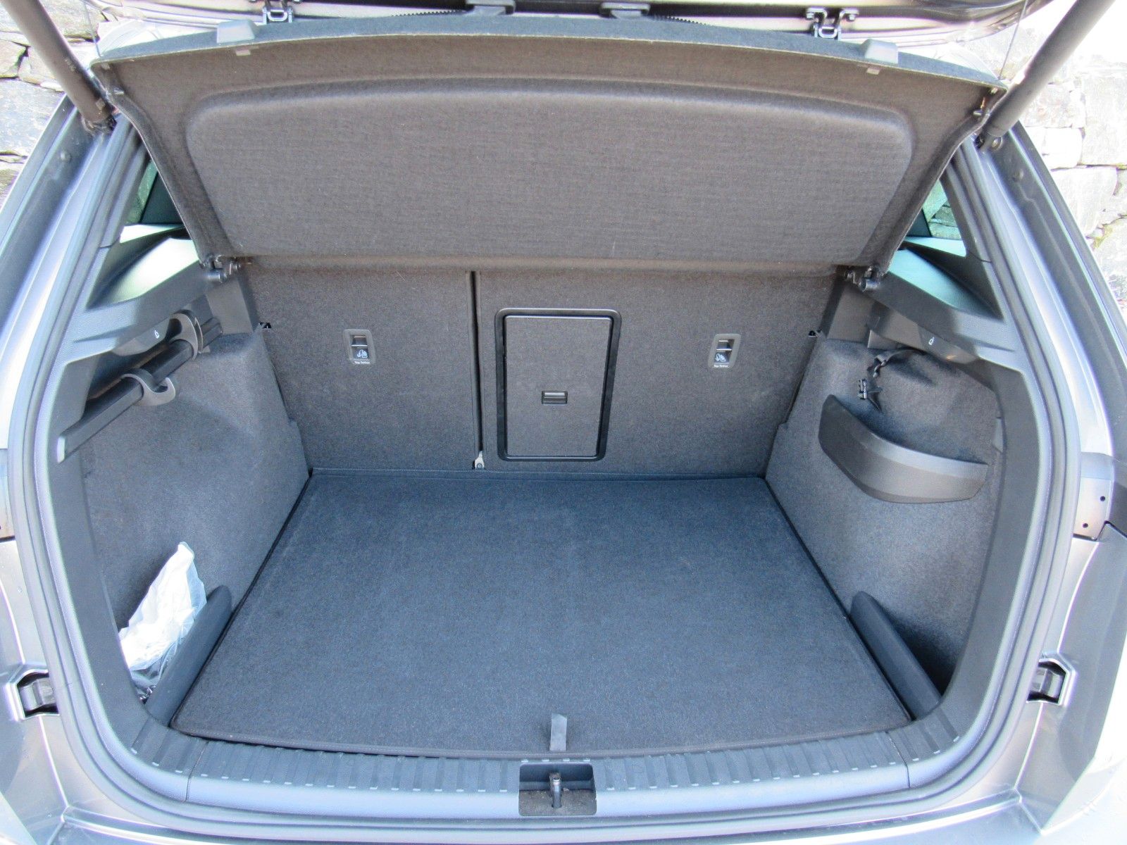 Skoda Karoq 2.0l TDI DSG 4x4 Sportline AHK 360° CANTON