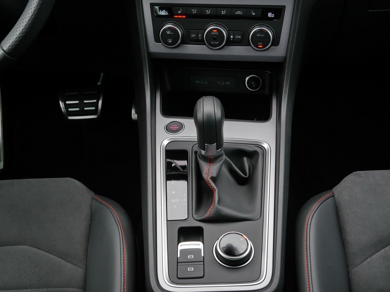 Seat Ateca 2.0 TDI FR 19Z*LED*AHK*RFK*AppConnect*Navi