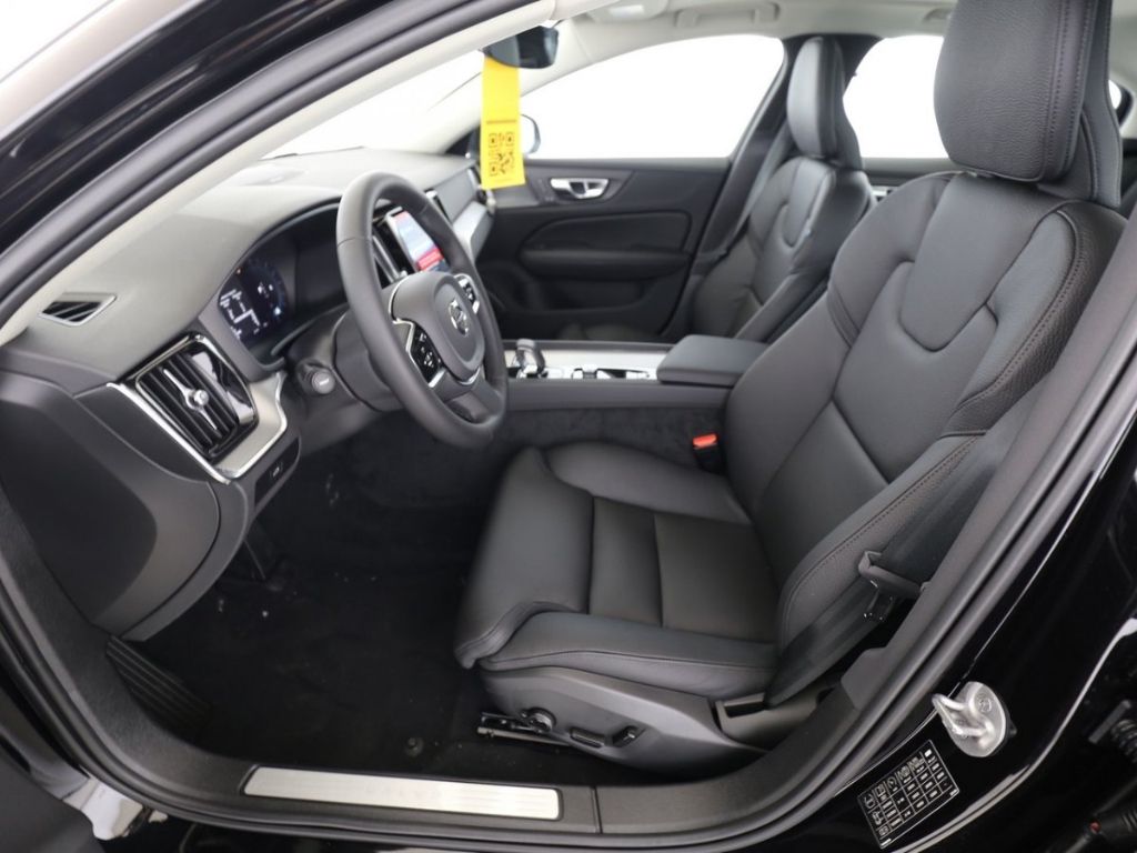 Volvo S60 Lim. B4 Plus Dark PANO NAVI STNDHZ HARMANN K