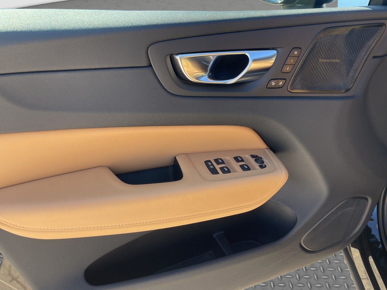 Volvo XC60 B5 Ultimate Dark AWD/AHK/Pano/Standhz/20Zo