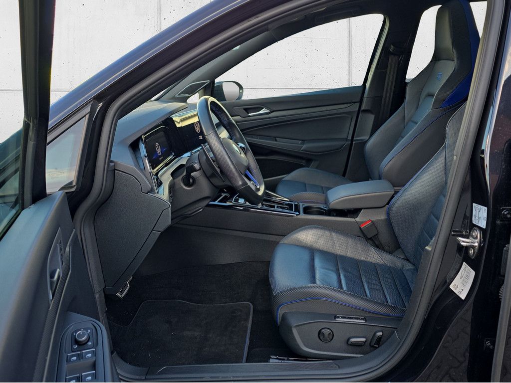 Volkswagen Golf VIII R Variant 2.0 TSI 4Motion HUD AHK PANO