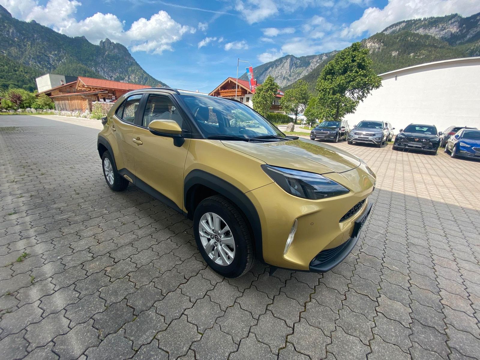 Toyota Yaris Cross 1.5 Hybrid AWD-i,SHZ,R-Cam,App-Co...