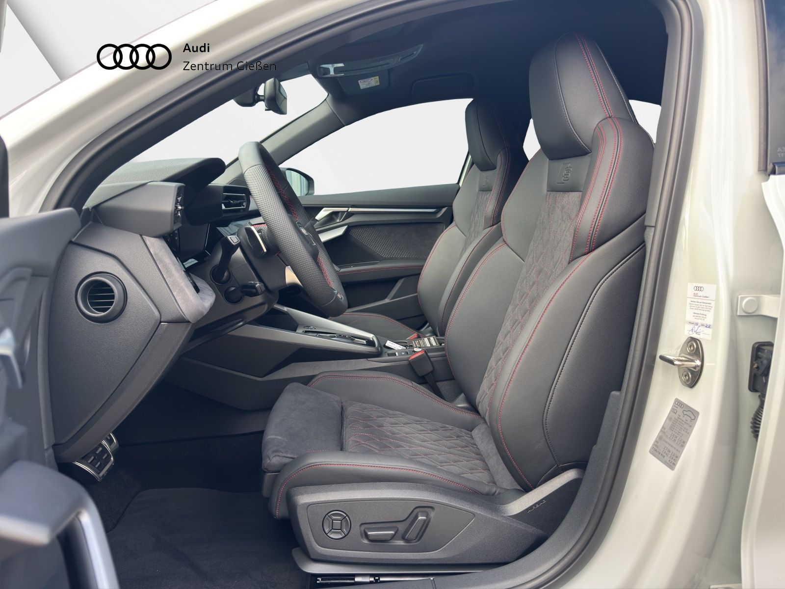 Audi A3 Limousine 35 TFSI S line Black HuD AHK SONOS